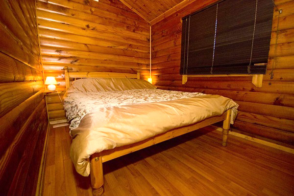 highland-lodges-self-catering-accommodation-bedroom.jpg